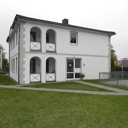 Appartementhaus Goethestra_e * Seebad Bansin